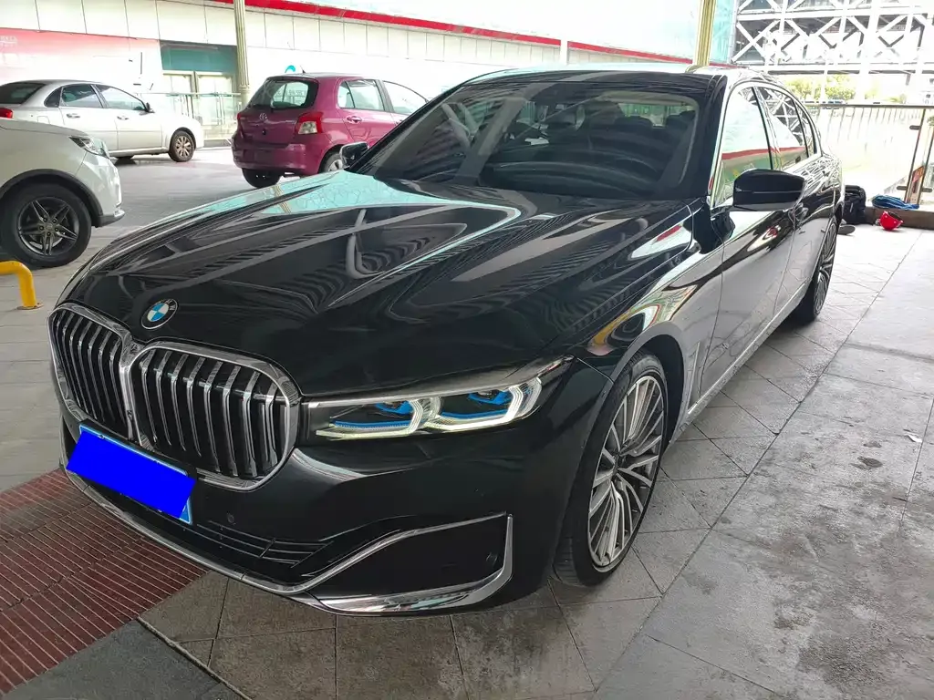 BMW 7 Series — фото 1