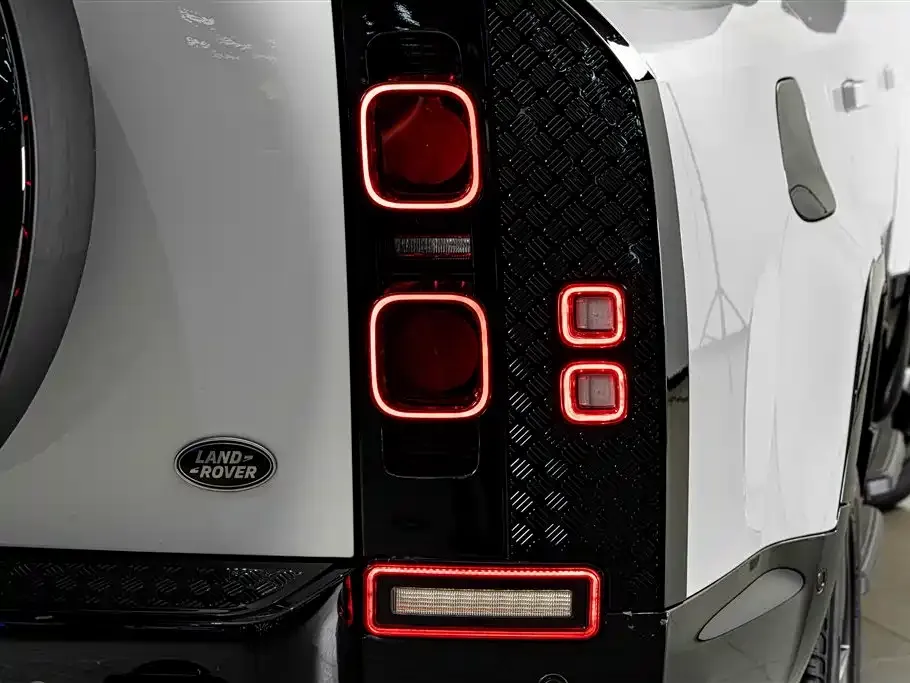 Land Rover Defender — фото 6