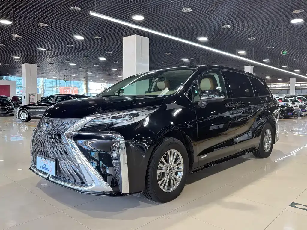 Toyota Sienna — фото 1