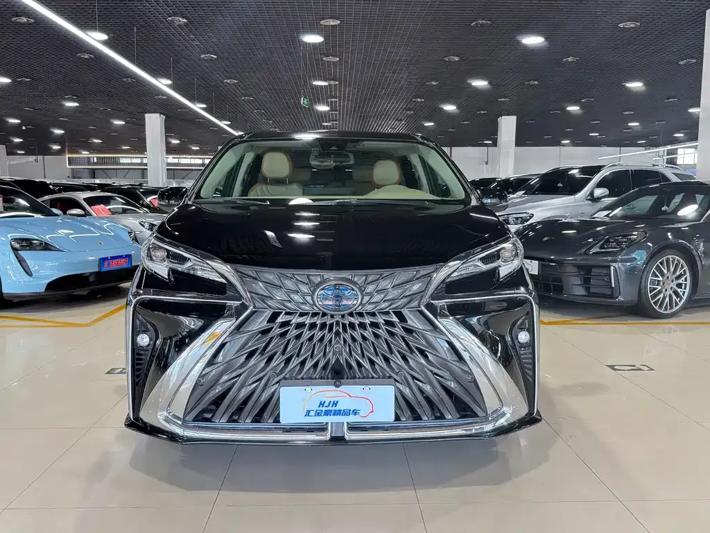 Toyota Sienna — фото 10