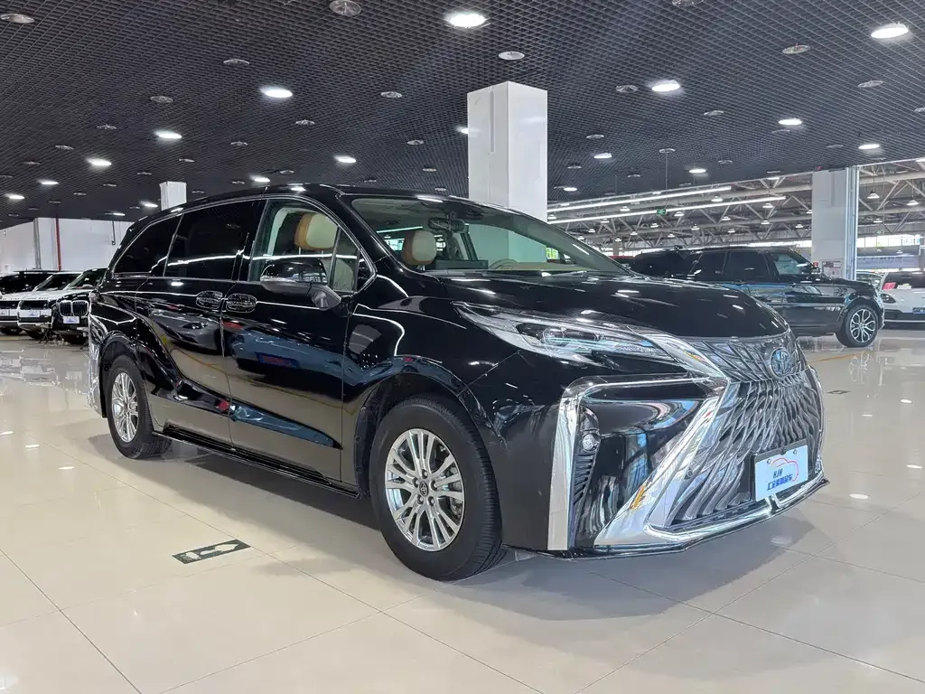 Toyota Sienna — фото 9