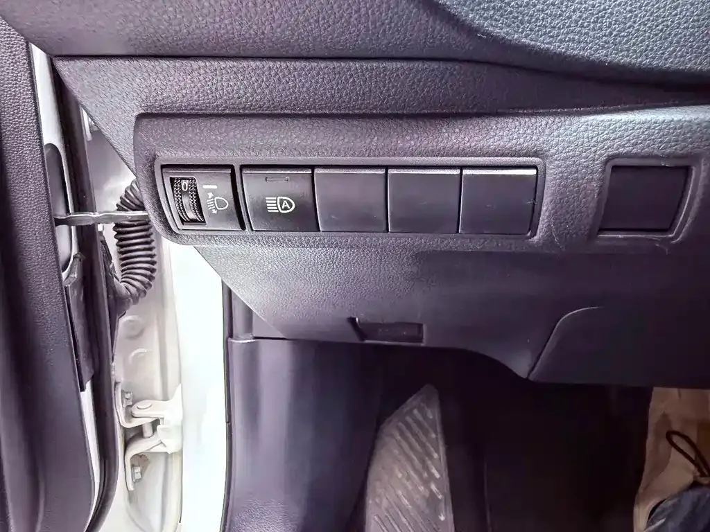 Toyota Corolla — фото 4