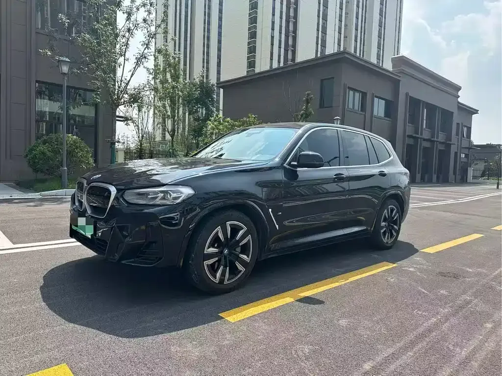 BMW iX3 — фото 1