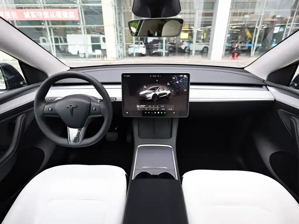 Tesla Model Y — фото 3