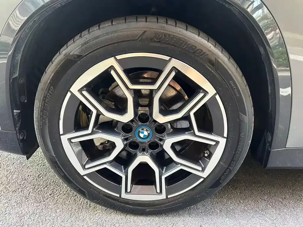BMW iX1 — фото 9