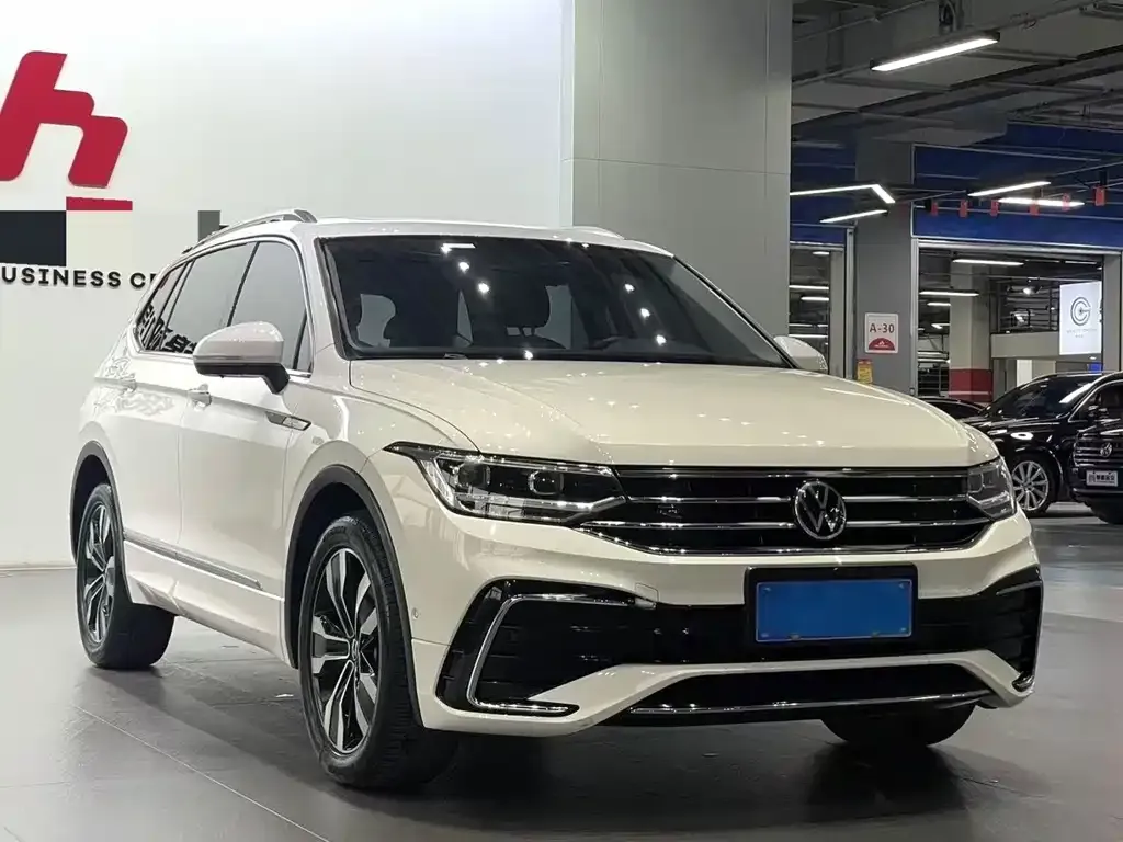 Volkswagen Tiguan L — фото 7