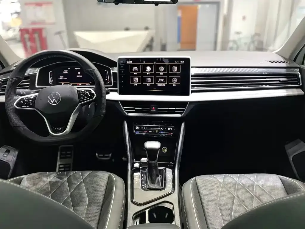 Volkswagen Tiguan L — фото 5