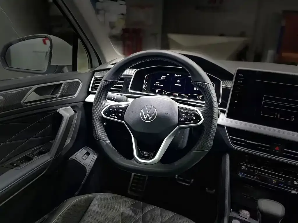 Volkswagen Tiguan L — фото 6