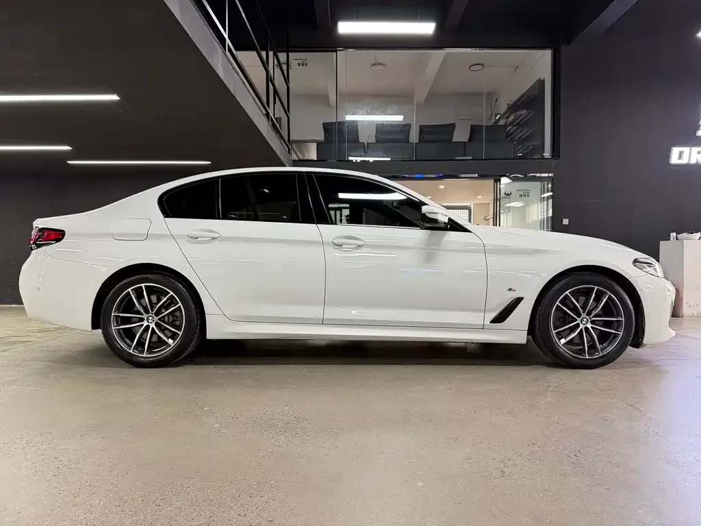 BMW 5 Series (Import) — фото 2
