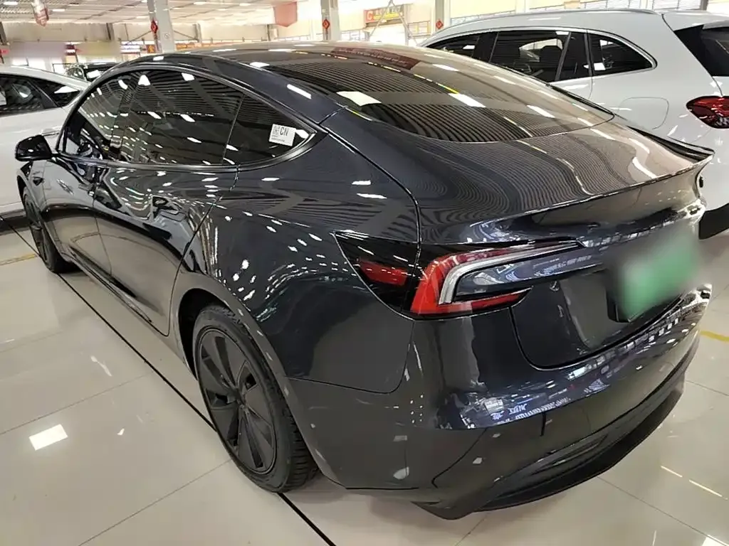 Tesla Model 3 — фото 10