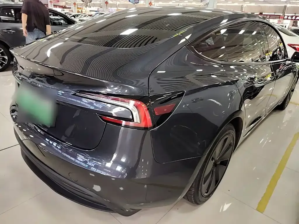 Tesla Model 3 — фото 7