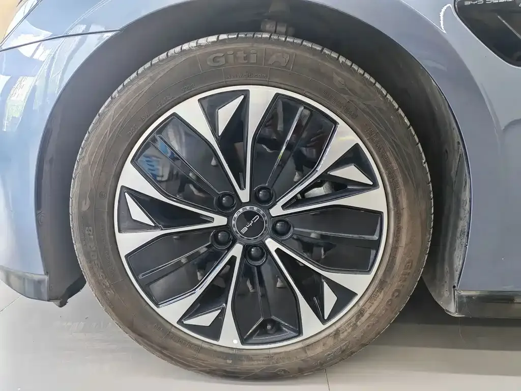 BYD Seal — фото 4