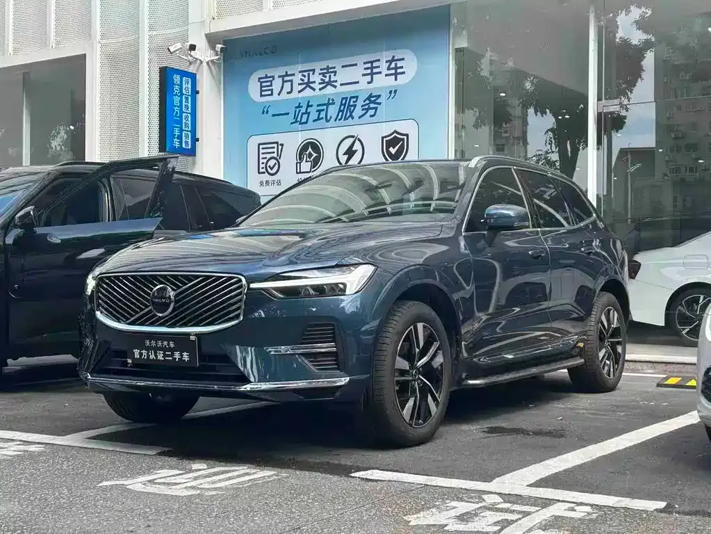 Volvo XC60 — фото 1