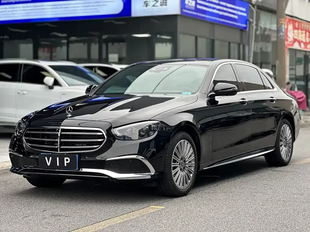 Mercedes-Benz E-Class — фото 1