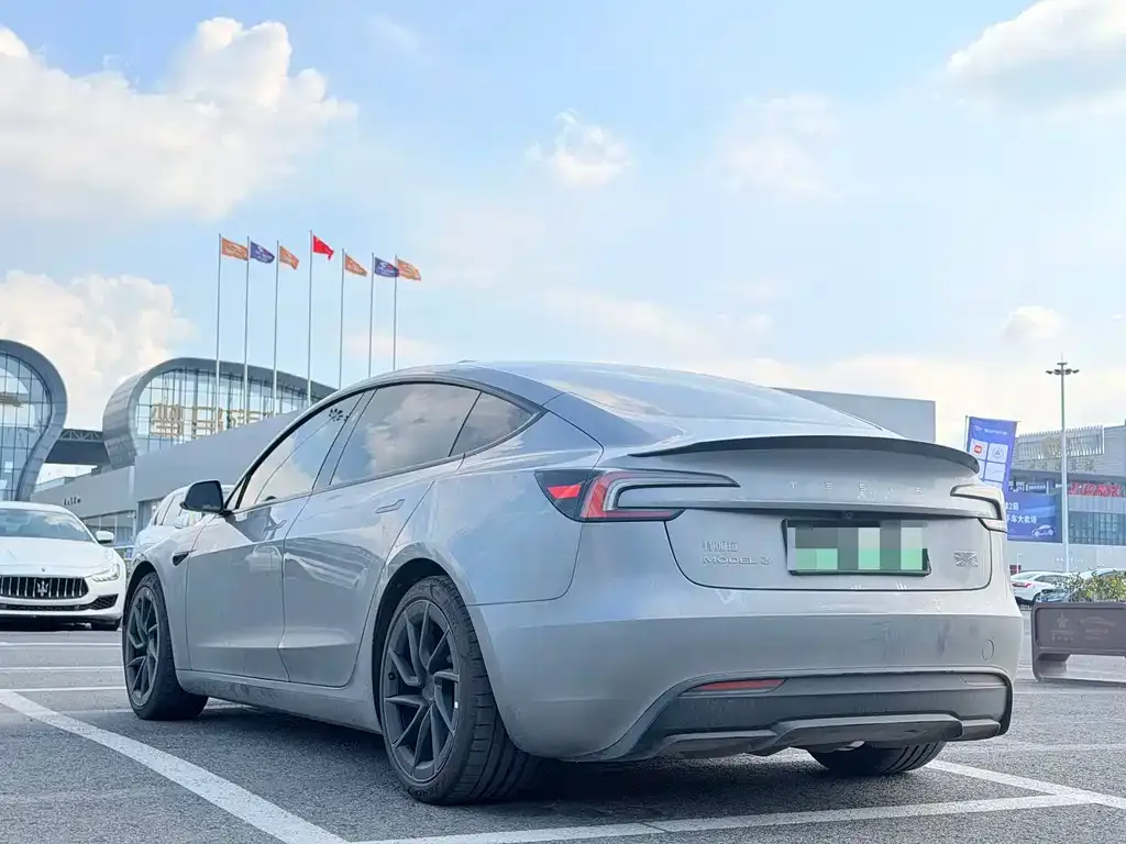 Tesla Model 3 — фото 2