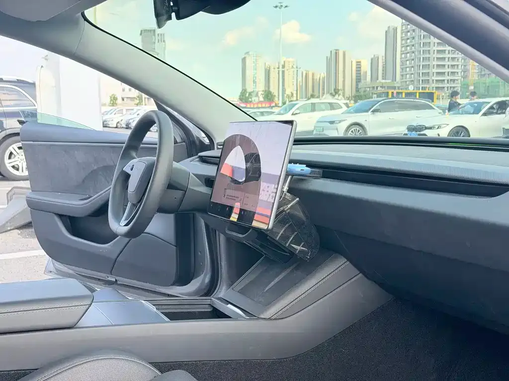 Tesla Model 3 — фото 3