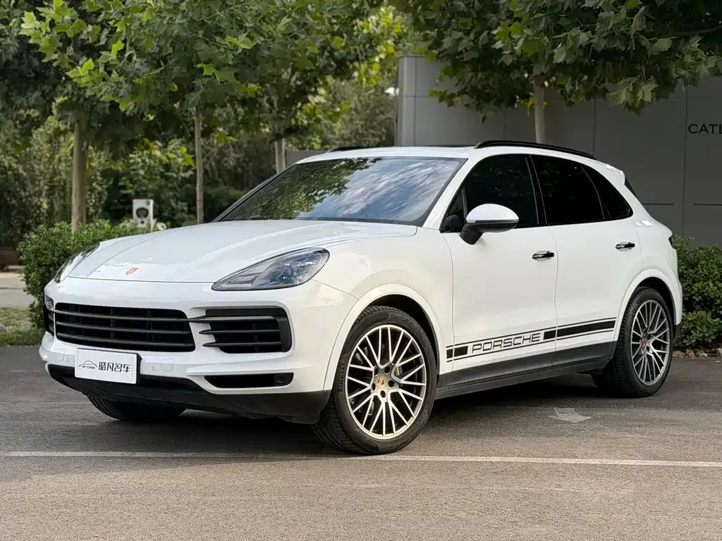 Porsche Cayenne — фото 1