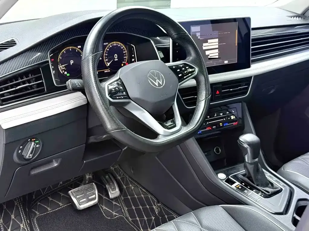 Volkswagen Tiguan L — фото 9