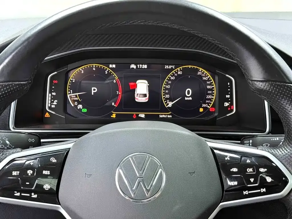 Volkswagen Tiguan L — фото 7