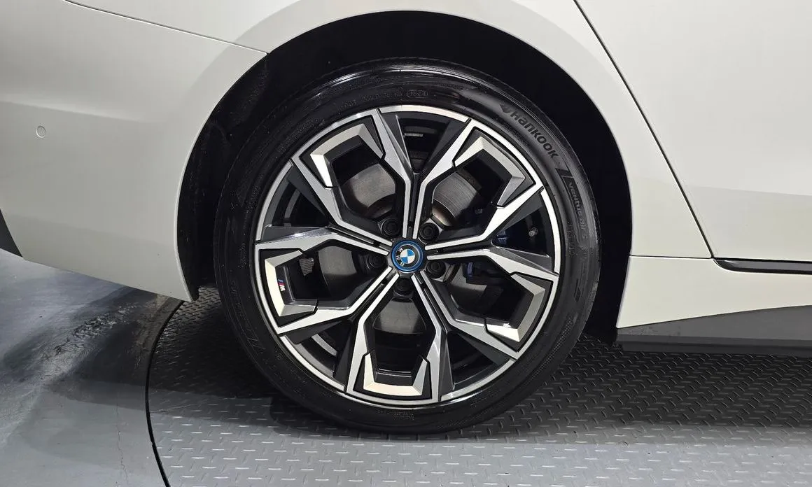 BMW i4 — фото 2