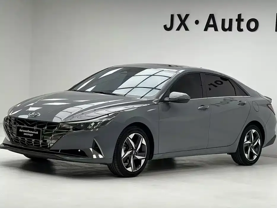 Hyundai Elantra — фото 1