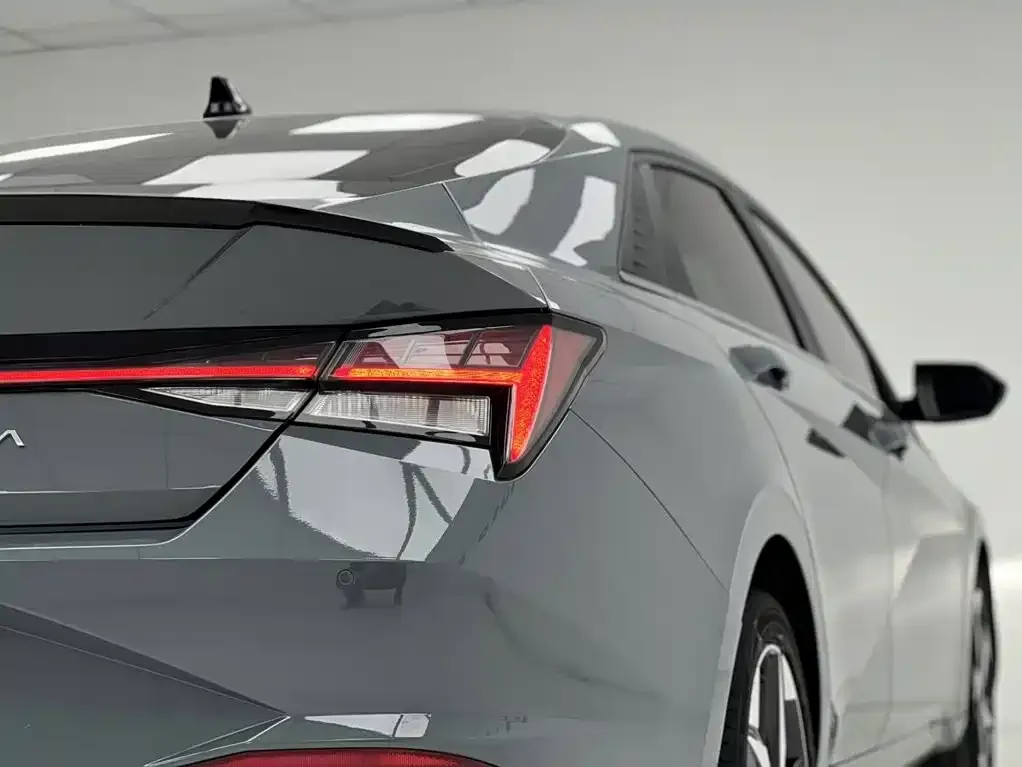 Hyundai Elantra — фото 7
