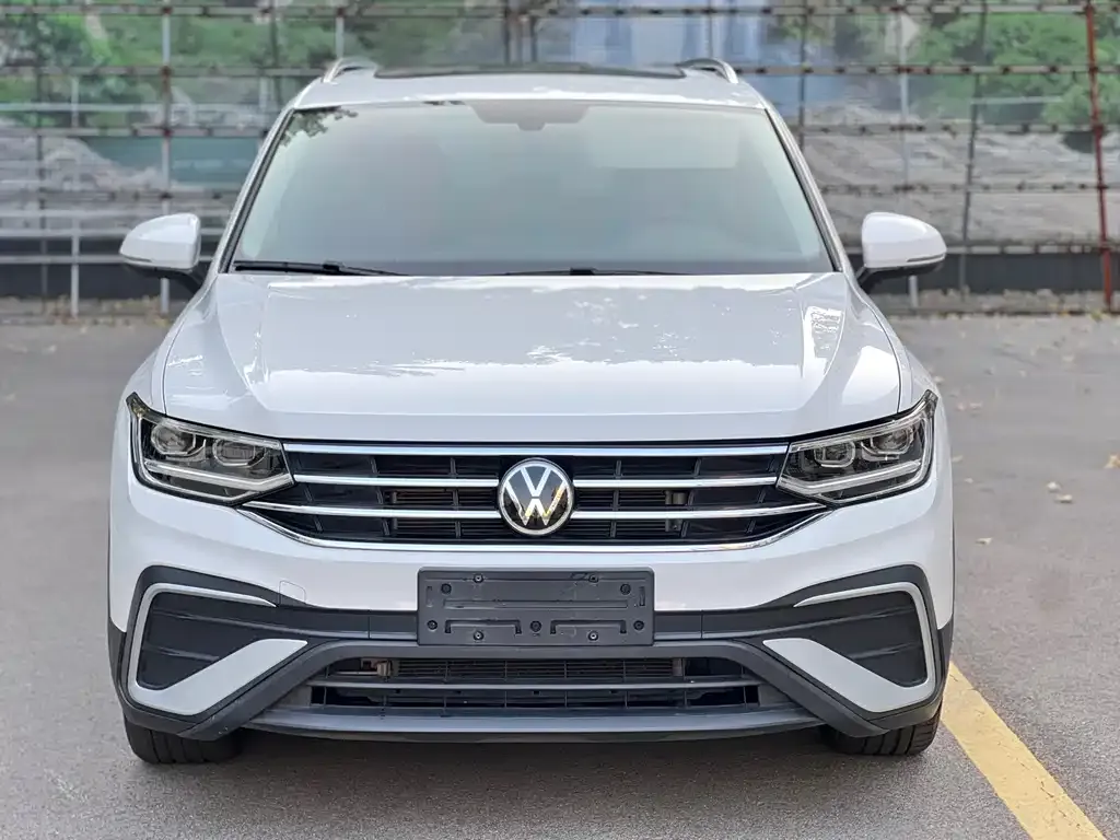 Volkswagen Tiguan L — фото 2