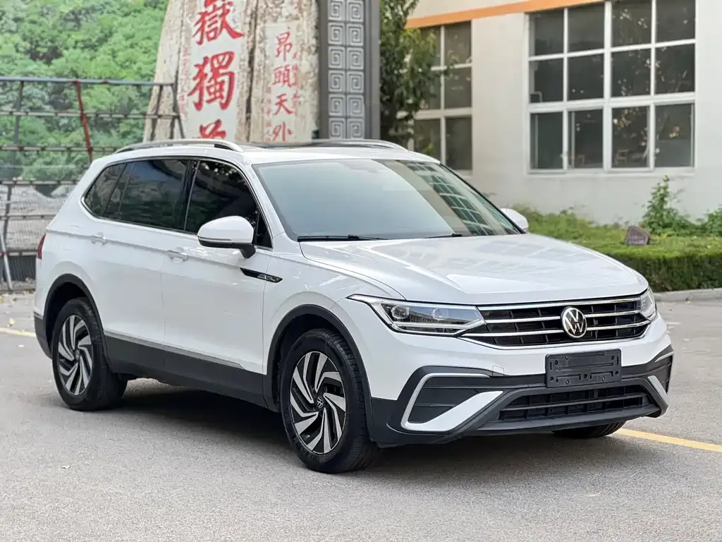 Volkswagen Tiguan L — фото 8