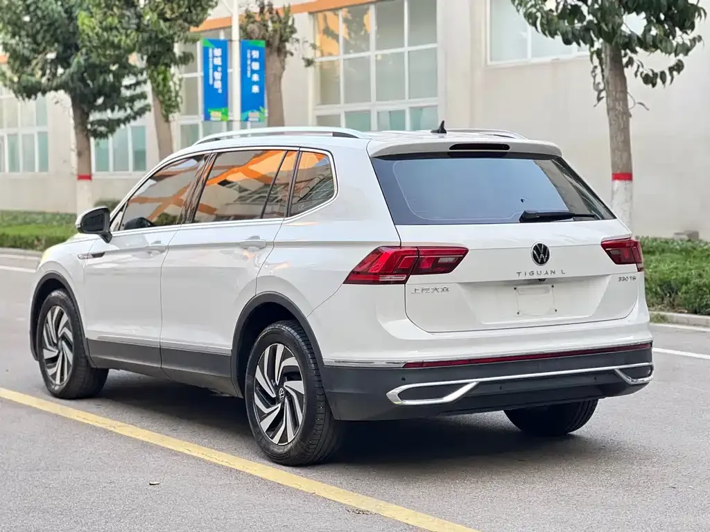 Volkswagen Tiguan L — фото 9