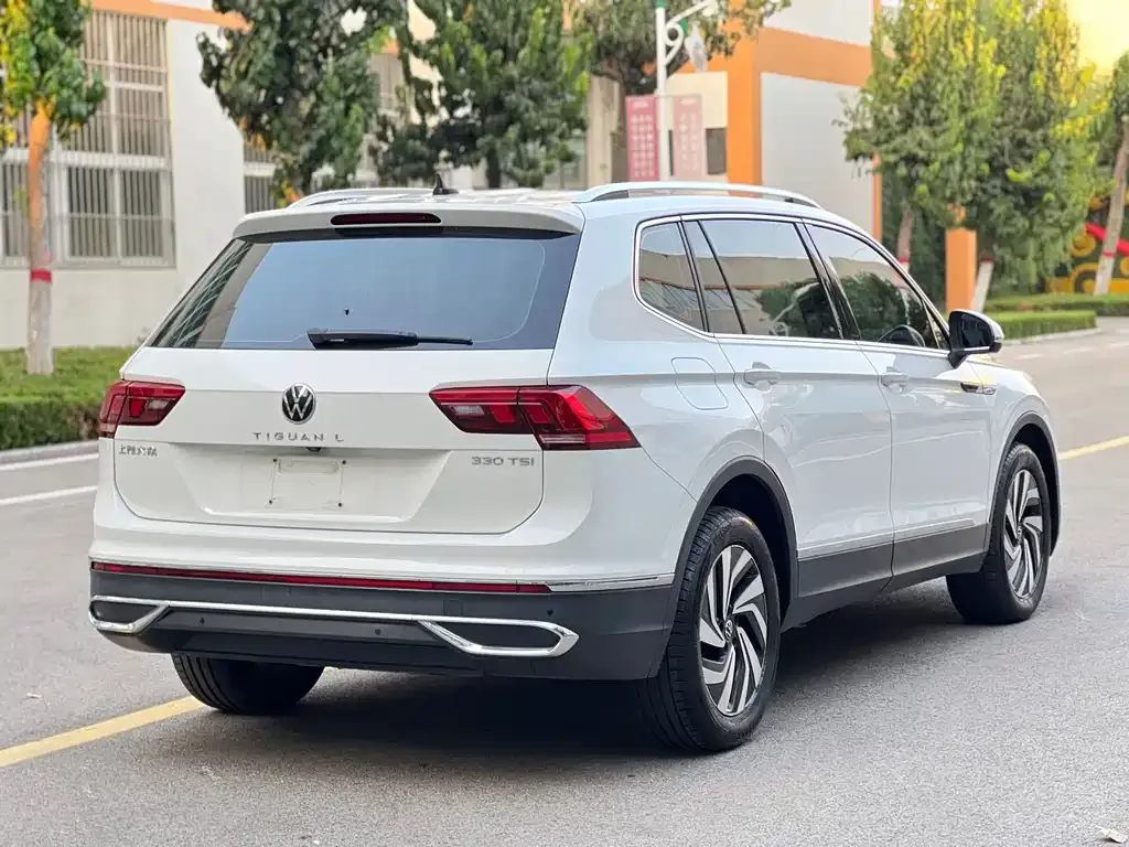 Volkswagen Tiguan L — фото 3