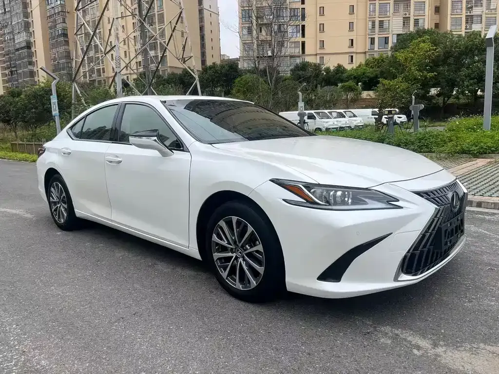 Lexus ES — фото 6