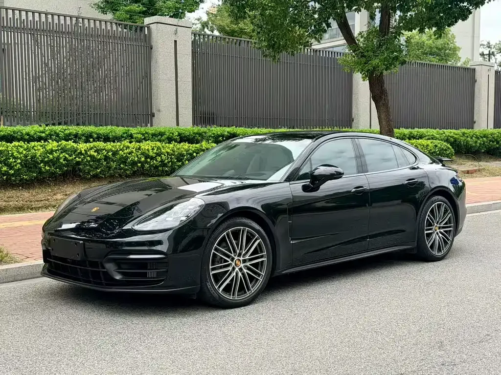 Porsche Panamera — фото 1