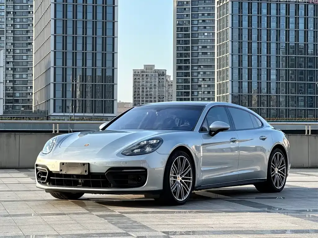 Porsche Panamera — фото 1