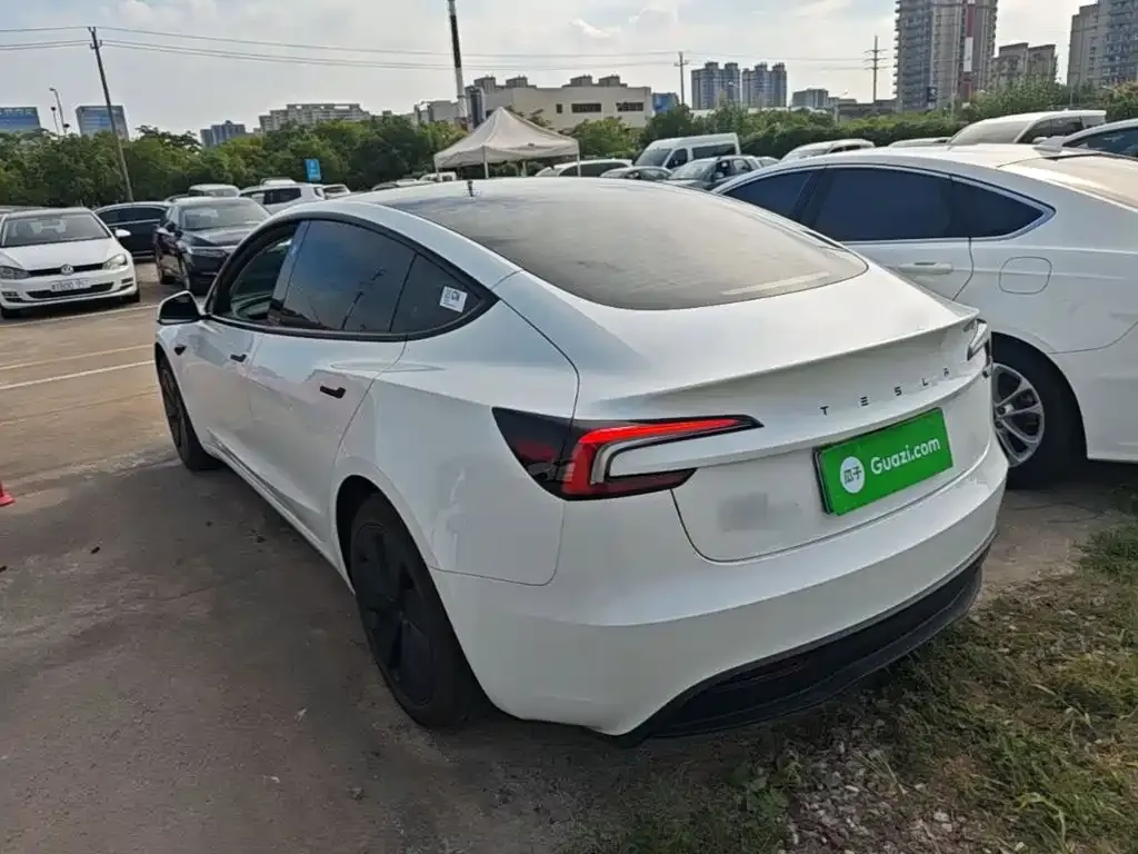 Tesla Model 3 — фото 10