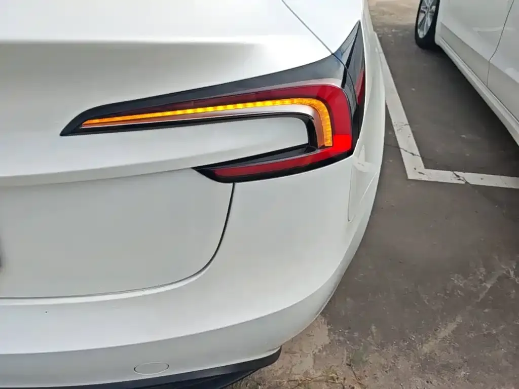 Tesla Model 3 — фото 2