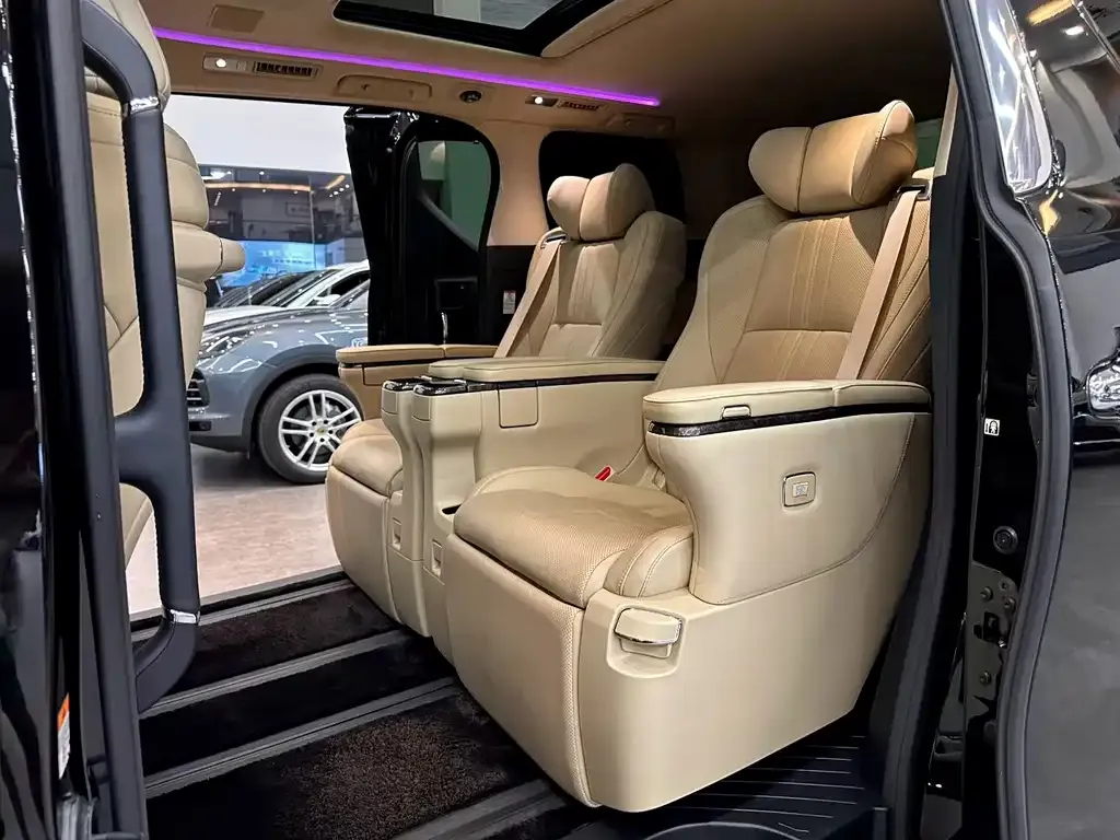 Toyota Vellfire — фото 2