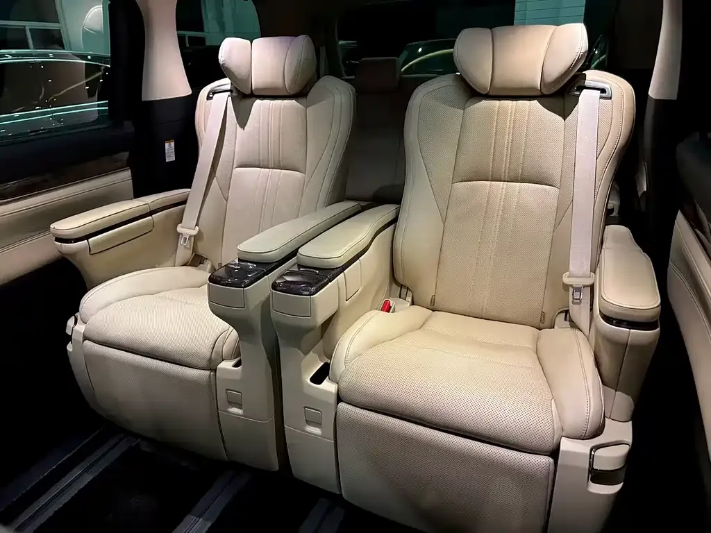 Toyota Vellfire — фото 9