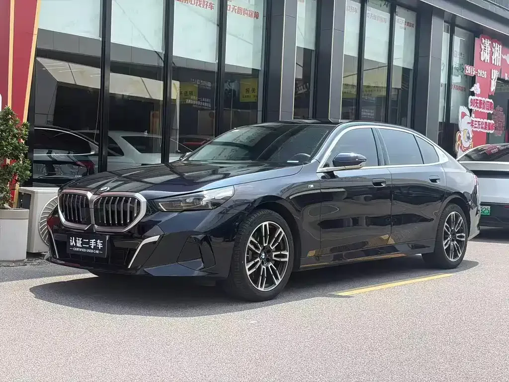 BMW 5 Series — фото 1