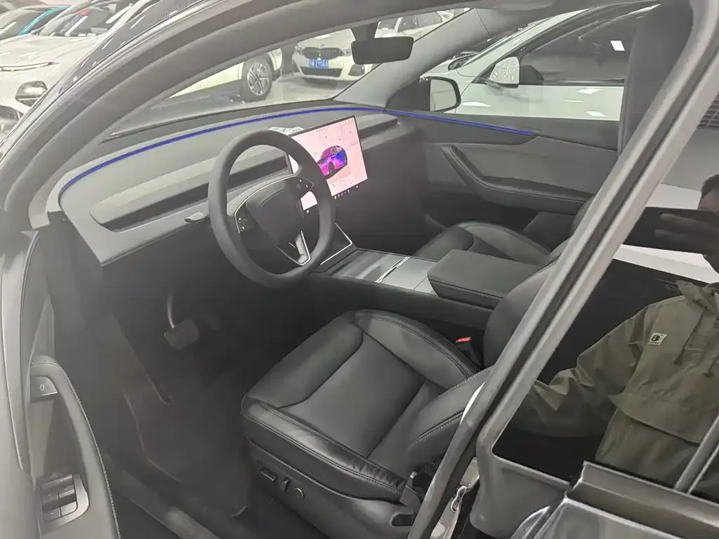 Tesla Model Y — фото 9