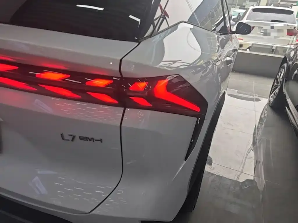 Geely Galaxy L7 — фото 10