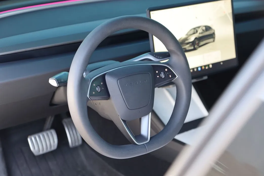Tesla Model 3 — фото 2
