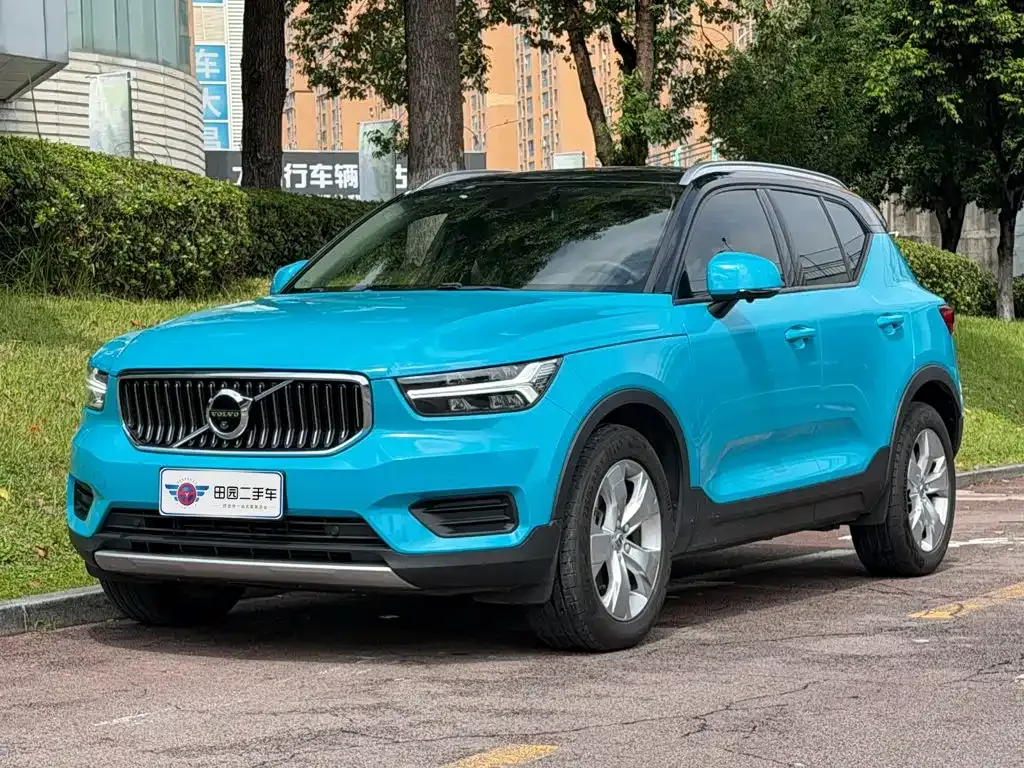 Volvo XC40 — фото 1