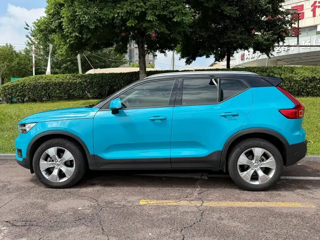 Volvo XC40 — фото 9
