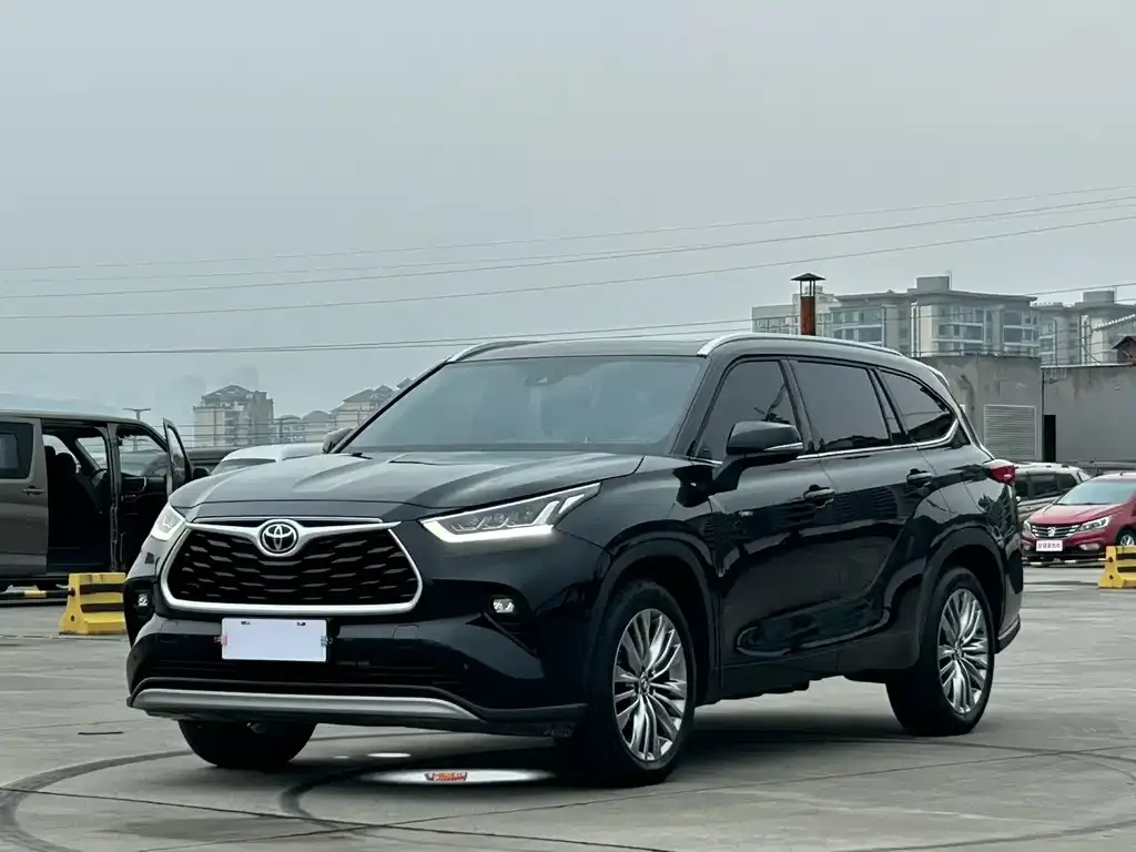 Toyota Highlander — фото 1
