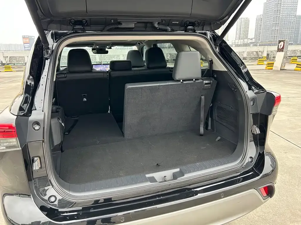 Toyota Highlander — фото 10