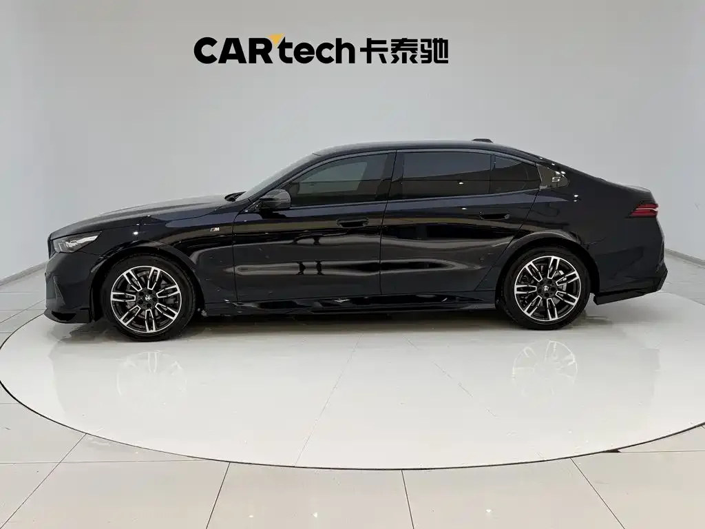 BMW 5 Series — фото 10