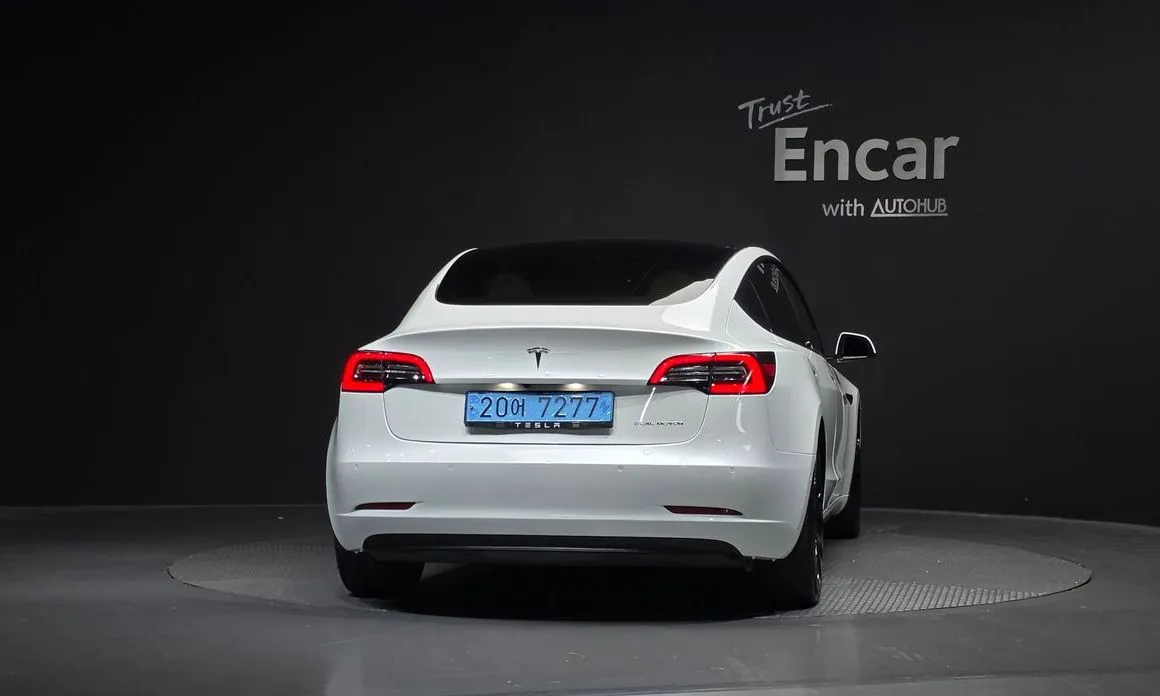 Tesla Model 3 — фото 4