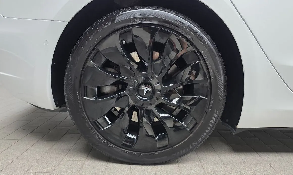 Tesla Model 3 — фото 10