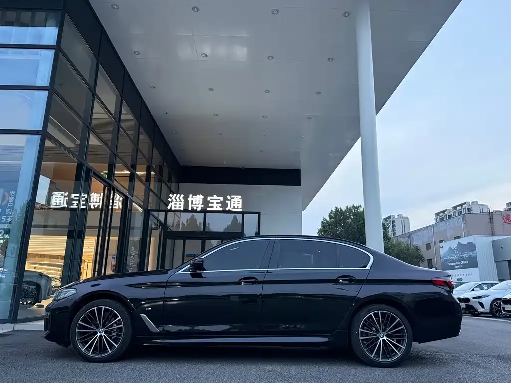 BMW 5 Series — фото 10