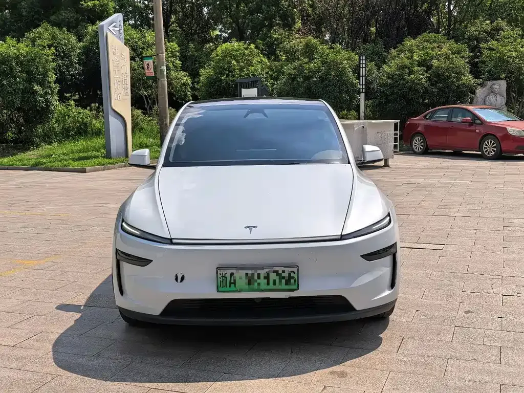 Tesla Model Y — фото 7